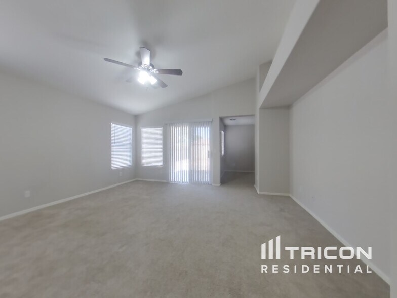 Building Photo - 15314 N 161st Dr