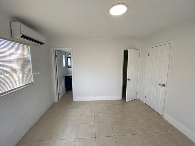Building Photo - 310 NE 82nd St