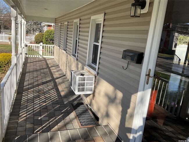 Building Photo - 49 Forest Ave