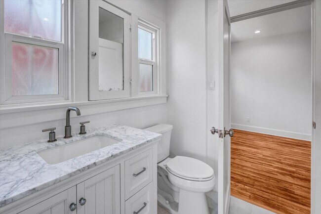 Building Photo - 1413 E 76th Pl