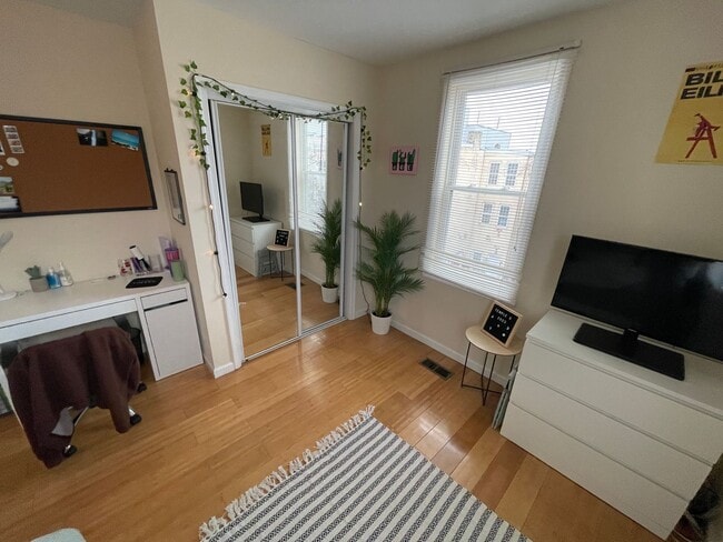 Building Photo - 1849 Willington St