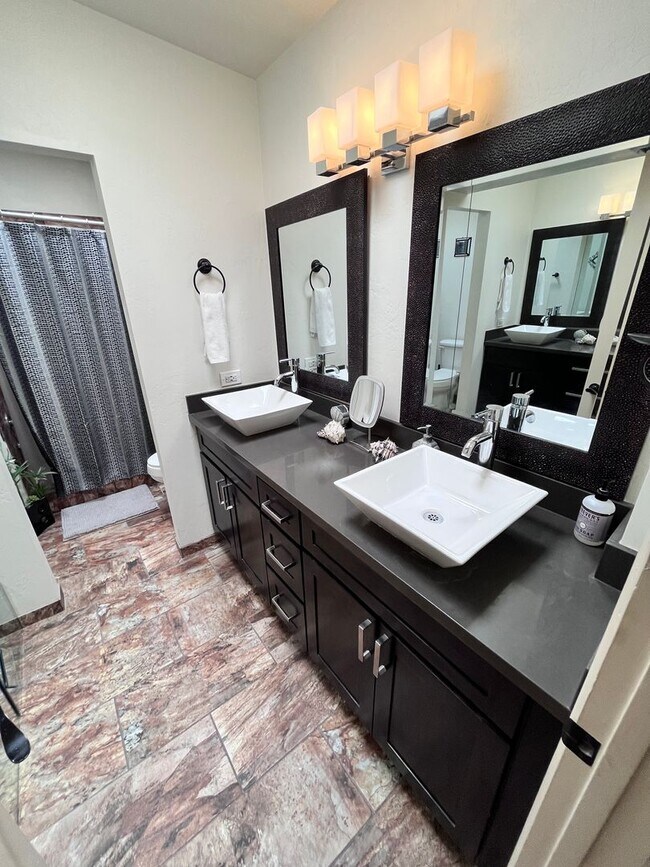 Building Photo - Catalina Foothills- 3 bedroom/ 3 bathroom ...