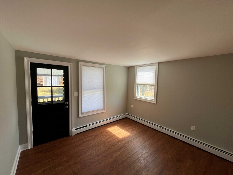 Building Photo - 1514 Straits Tpke