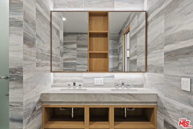 Building Photo - 230 W Olympic Blvd