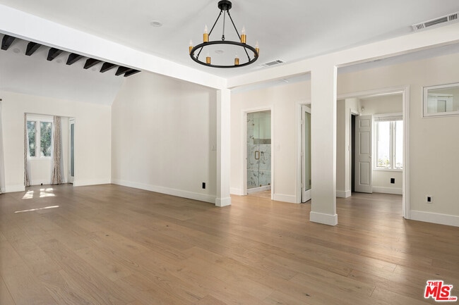 Building Photo - 8921 Ashcroft Ave