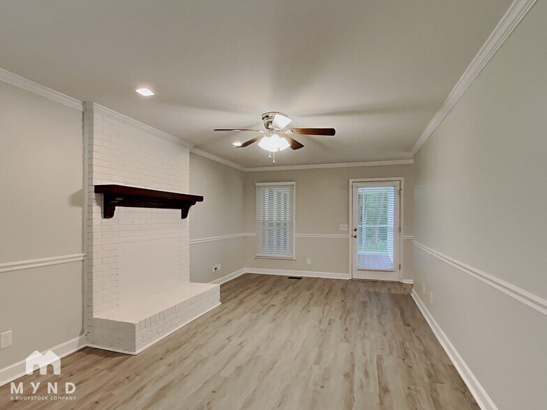 Building Photo - 136 Lema Dr