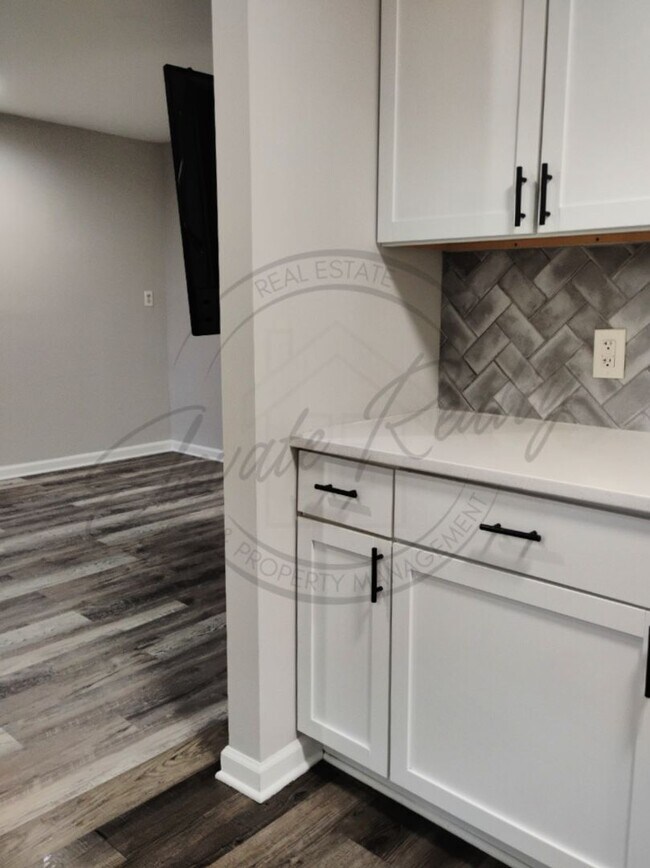 Building Photo - Two Bedroom Updated Ranch Duplex in North ...