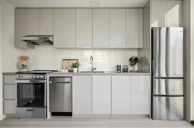 Building Photo - 98-10 63rd Rd