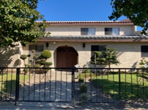 Building Photo - Charming 2-Bedroom, 2-Bathroom Gardena Condo with In-Unit Laundry and Tesla Charger