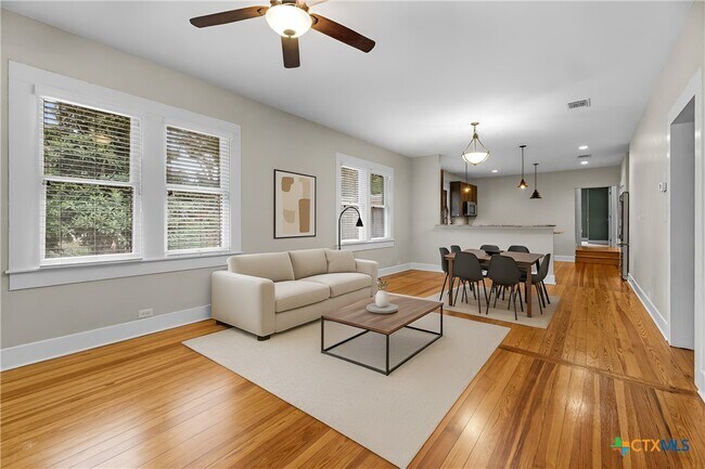 Building Photo - 557 Lee St