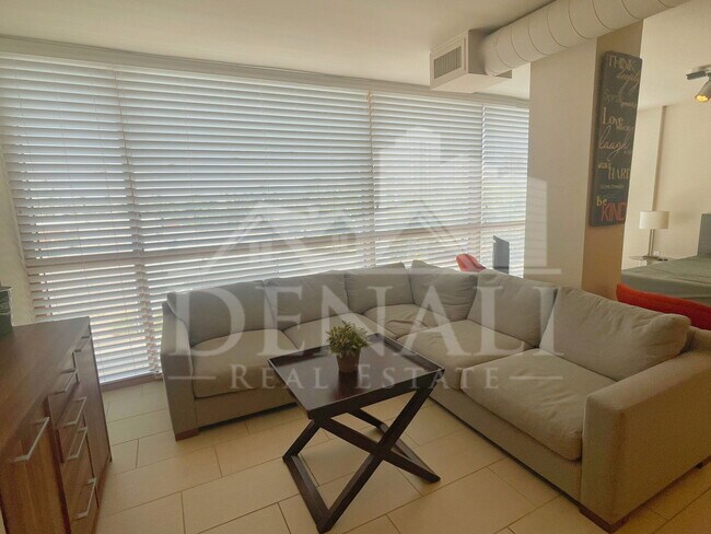 Building Photo - 535 W Thomas Rd