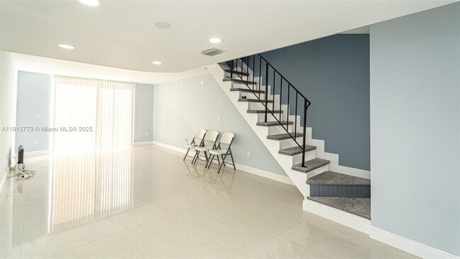 Primary Photo - 1070 W 43rd Pl