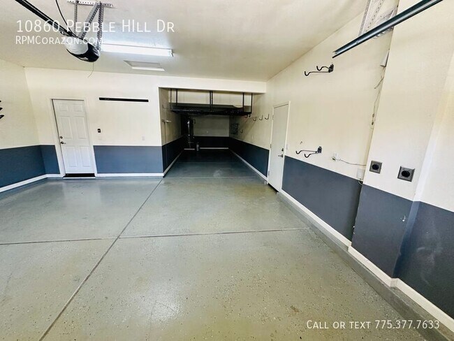Building Photo - 10860 Pebble Hill Dr