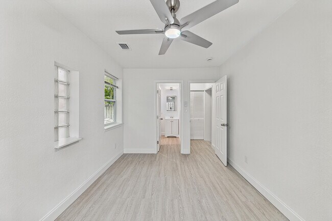 Building Photo - 317 SW 19th St