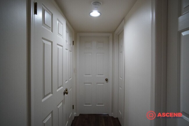 Building Photo - FULLY FURNISHED, Beautiful Home Located In...