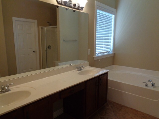 Building Photo - 3052 Brookview Forest Dr