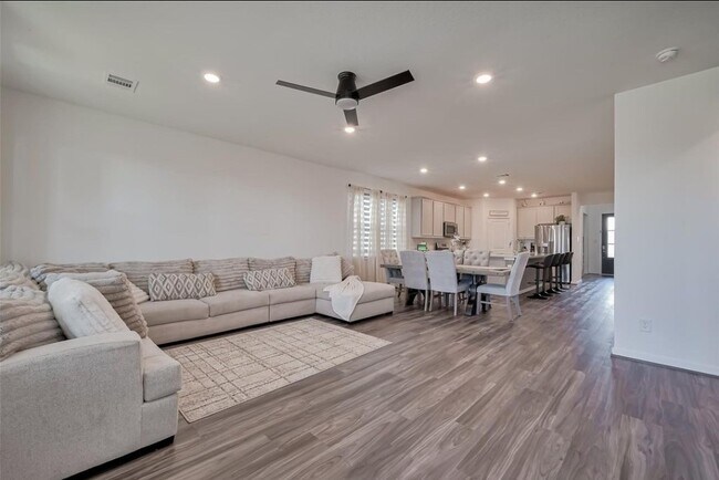 Building Photo - 21611 Shadowbrook Birch Dr