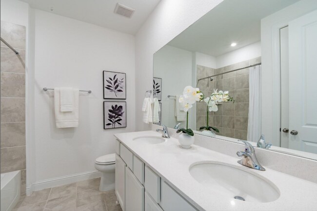 Building Photo - 1040 Villa Rialto View