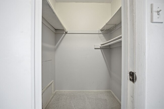 Building Photo - OPEN HOUSE SATURDAY THE 20TH 1PM-3PM! Three-bedroom, two-and-a-half bathrooms in Pembroke Meadows!