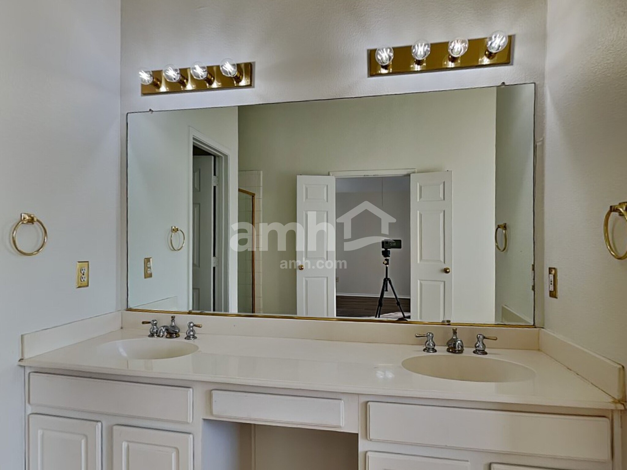 Building Photo - 4300 Brinker Ct