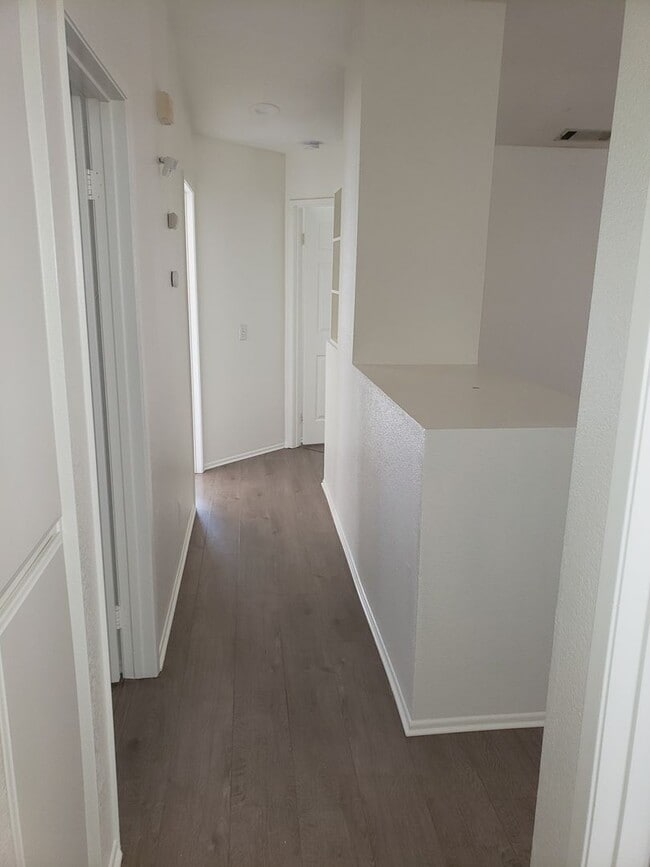 Building Photo - BEAUTIFUL 3 BEDROOM 2 BATH SINGLE STORY HO...