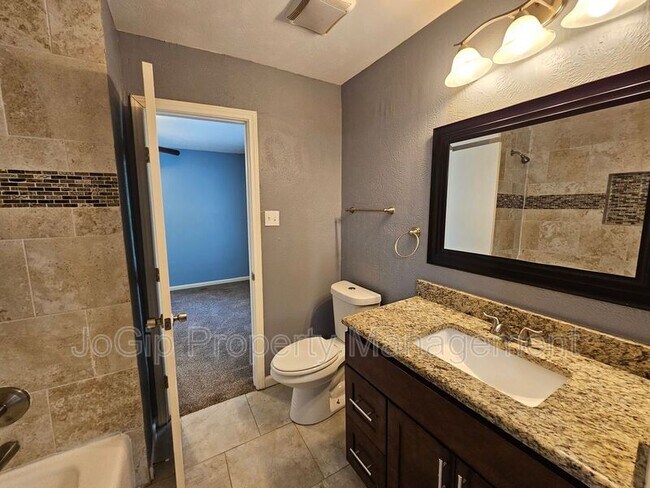 Building Photo - 216 Wesley Dr