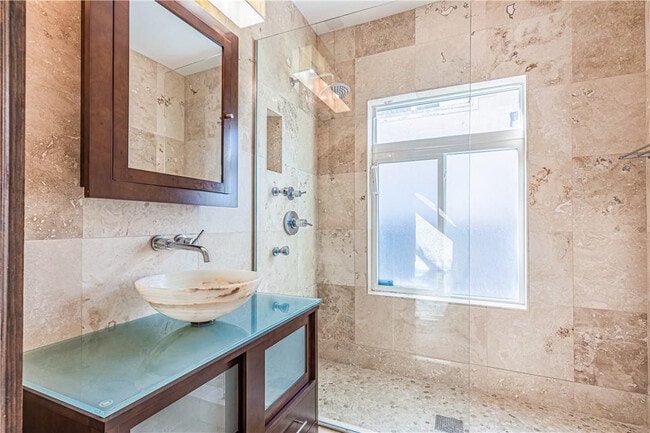 Building Photo - 1220 SE 2nd St