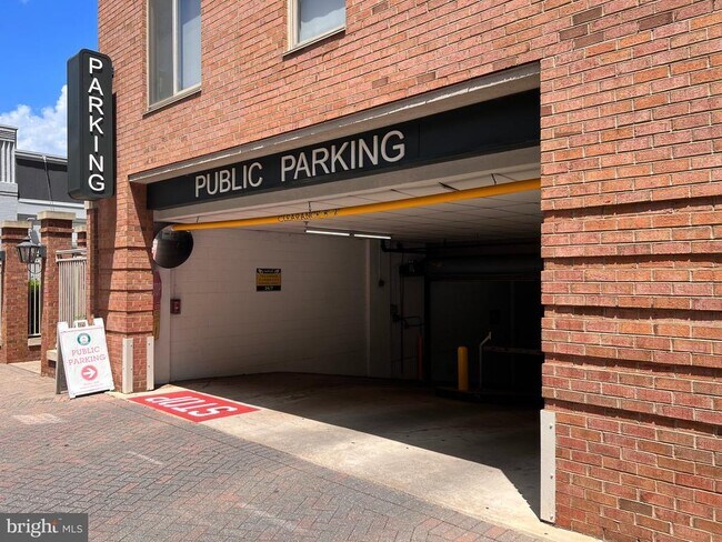 Building Photo - 1205 N Garfield St
