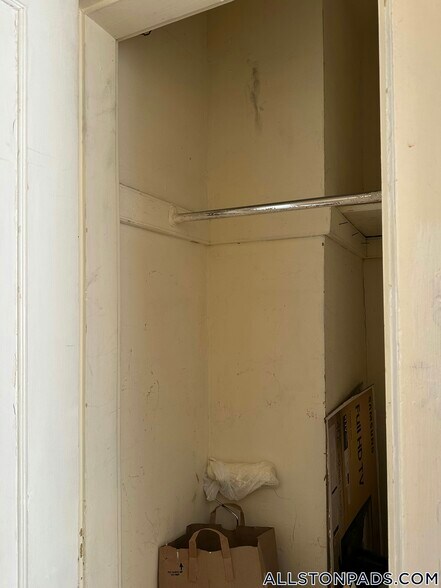 Building Photo - 192 Kelton St