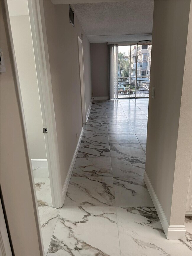 Building Photo - 406 NW 68th Ave