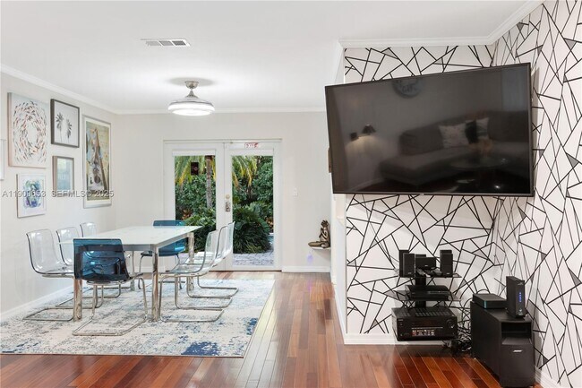 Building Photo - 418 SE 3rd Terrace