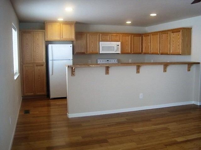 Building Photo - 2 Bedroom 1 Bath Duplex