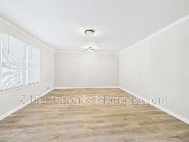 Building Photo - 3233 Shady Bend Dr