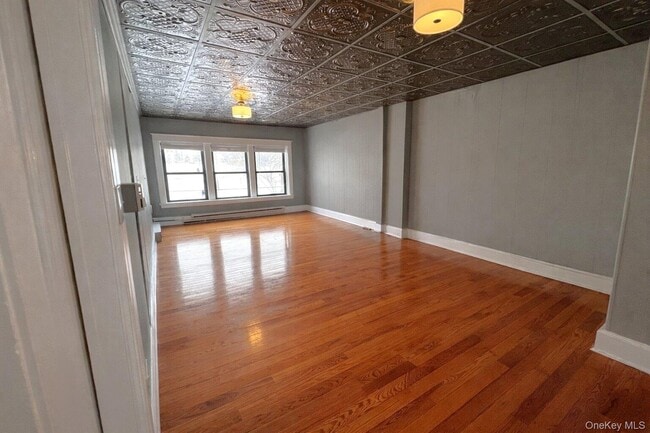 Building Photo - 2 Raymond Ave