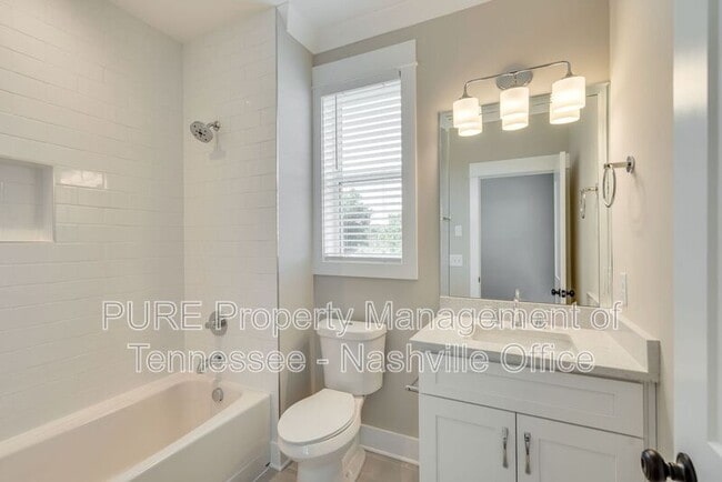 Building Photo - 606 Annex Ave