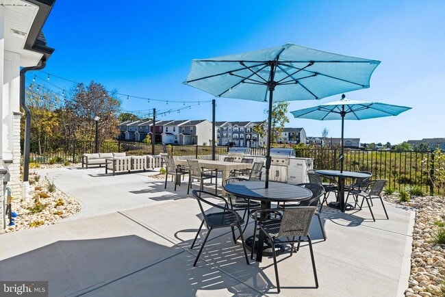 Building Photo - 3040 Larkwood Cir