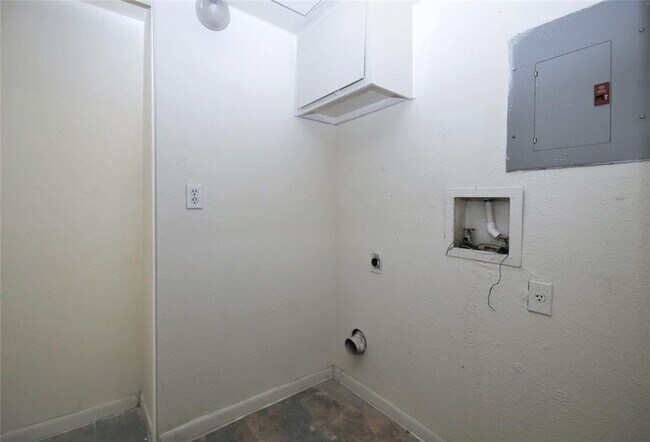 Building Photo - 777 Bering Dr