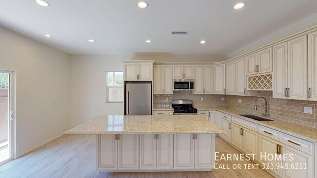 Building Photo - 7252 Glade Ave