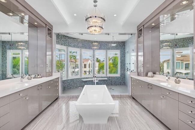 Building Photo - 863 Enfield St