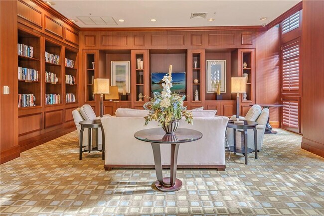 Building Photo - 347 N New River Dr E