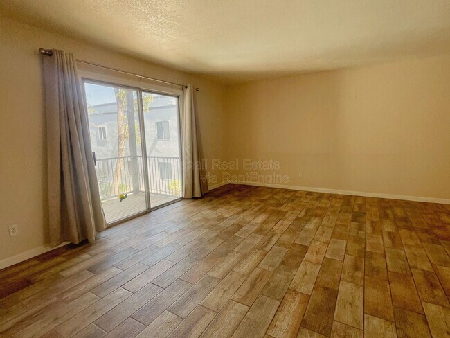 Building Photo - 740 W Elm St