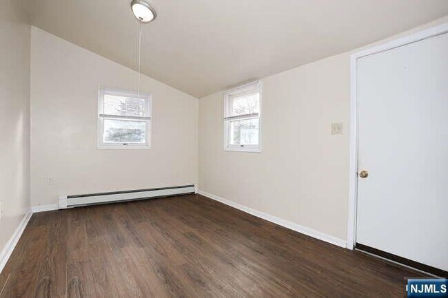 Building Photo - 68 Mohawk Ave