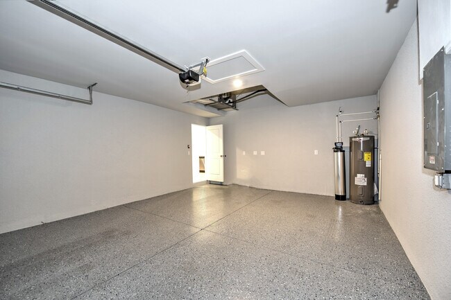 Building Photo - 231 SW 47th Ter