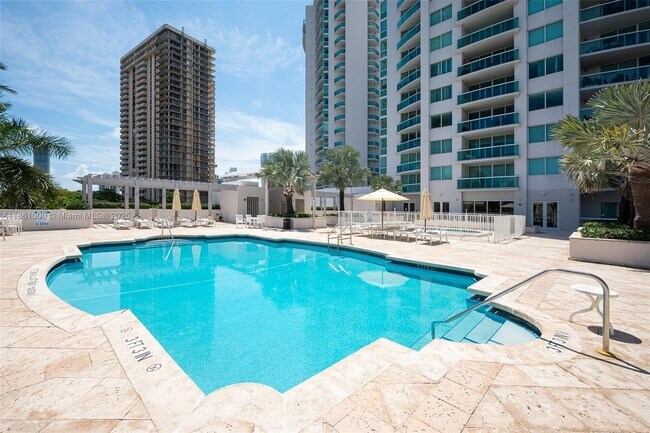 Building Photo - 19400 Turnberry Way