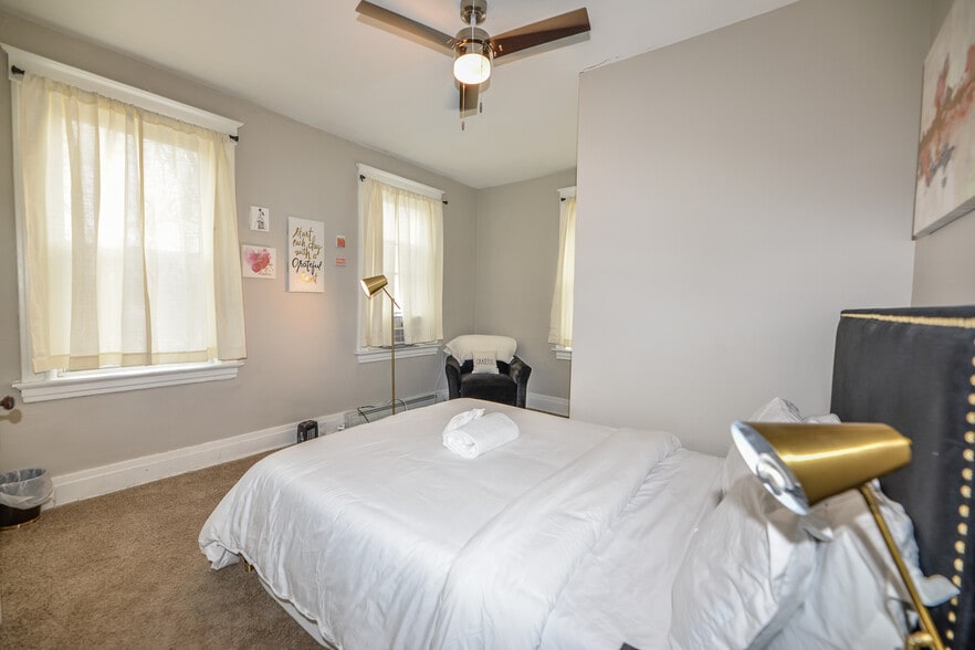 bedroom 2 - 2106 Pogue Ave