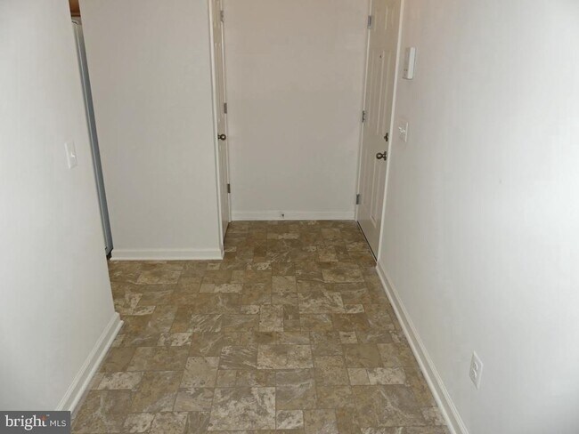 Building Photo - 1402 Golden Rod Ct
