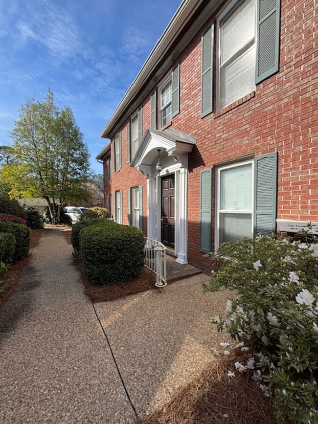 Building Photo - Beautiful; Wynnton Condo