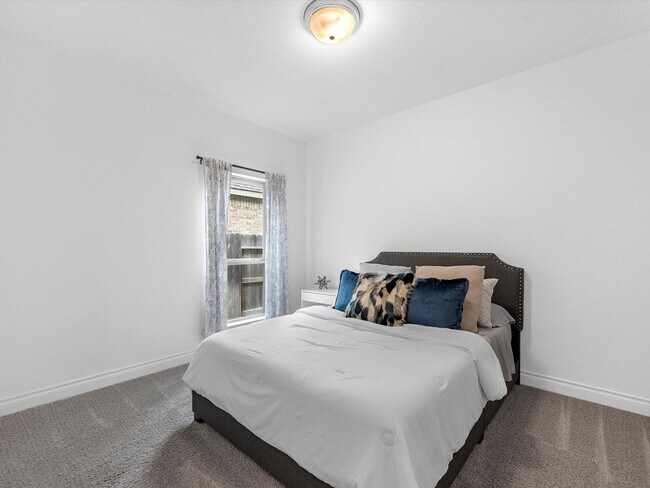 Building Photo - 24543 Songlark Bend Dr