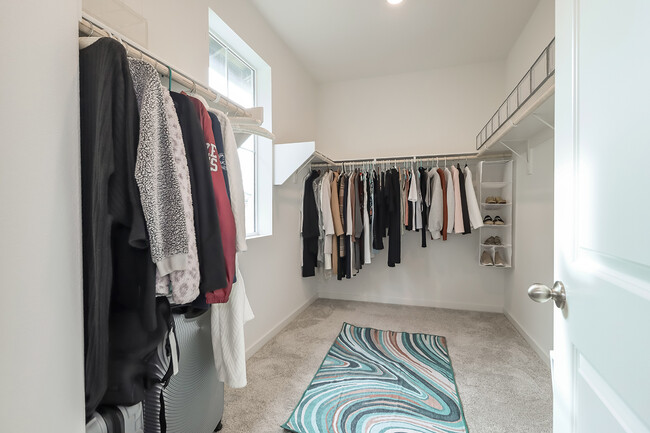 Master walk-in closet - 3092 Acebo Dr