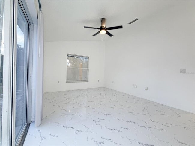 Building Photo - 1820 Hallcrest Dr